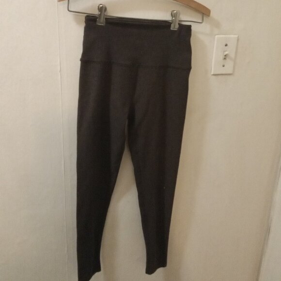Beyond Yoga Sz M dark brown leggings - Flaws - small hole that was stitched - Picture 5 of 7